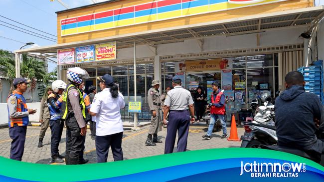 Jukir Liar di Minimarket Surabaya Mulai Dibersihkan