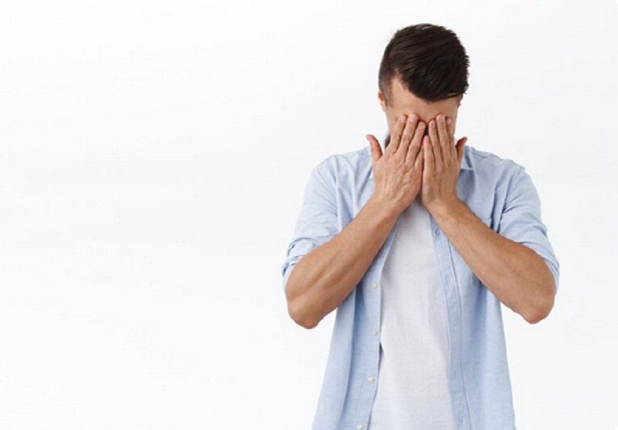 Laki-Laki Menangis Bukan Berarti Cengeng, Ini Kata Psikolog : Okezone Women