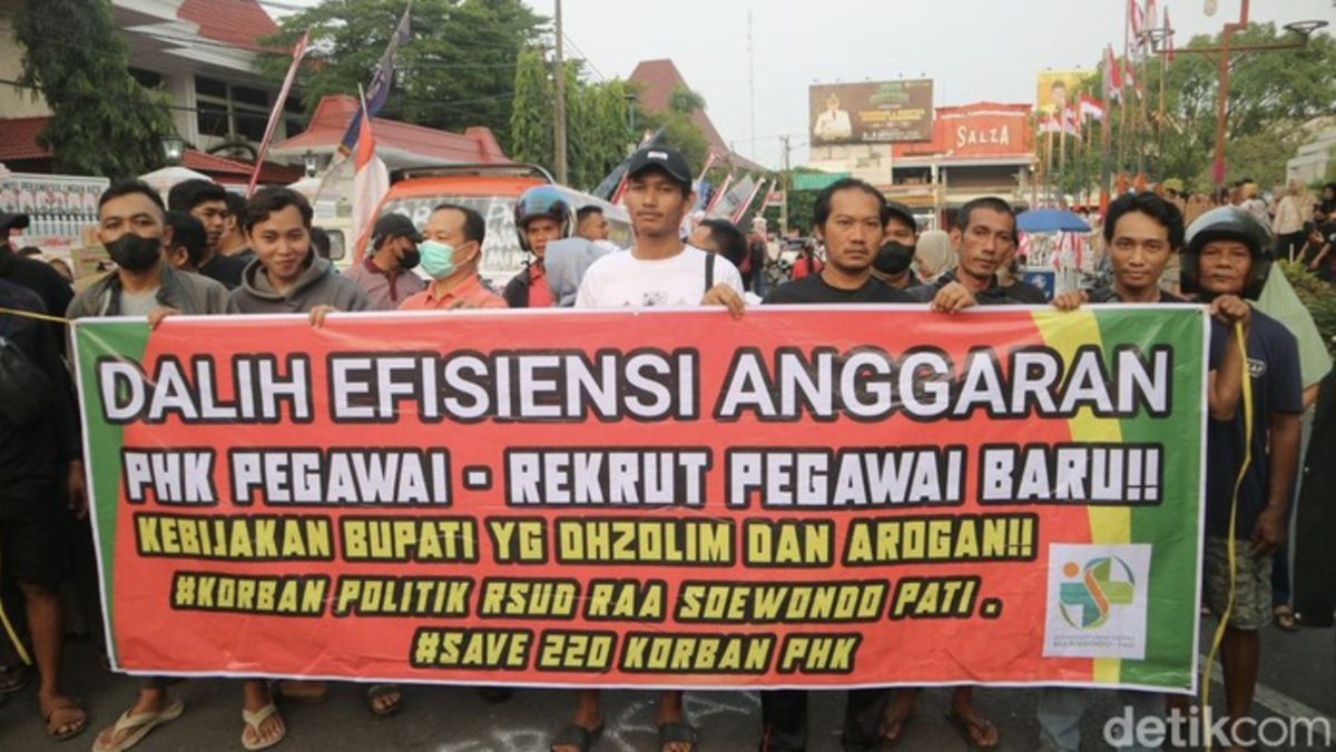 Eks Honorer RSUD Pati Ikut Demo Masyarakat Pati Bersatu Protes Bupati
