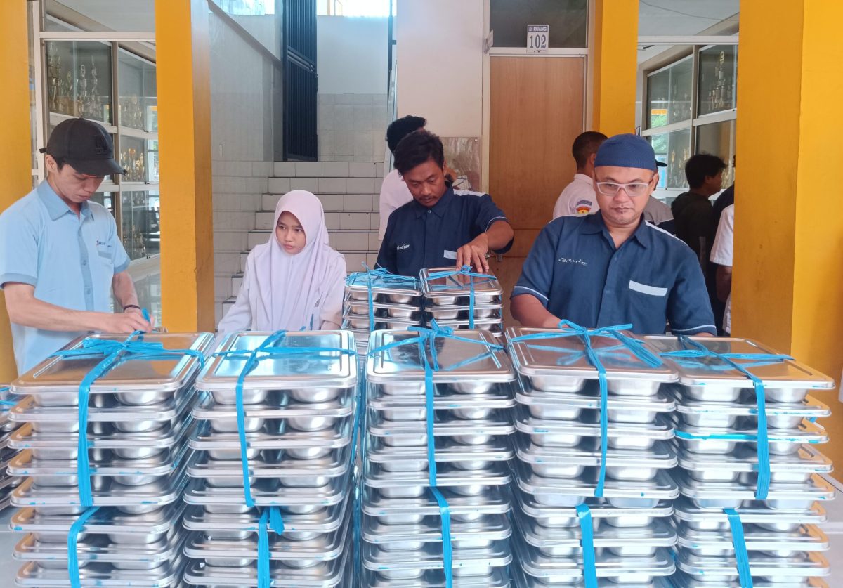 MBG Sudah Capai 1,9 Juta Penerima di Jatim, Khofifah Minta Distribusi Ditingkatkan