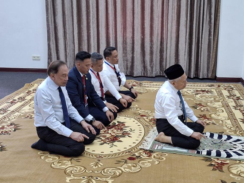 Adab Imam Sebelum Masuk Sholat Berjamaah