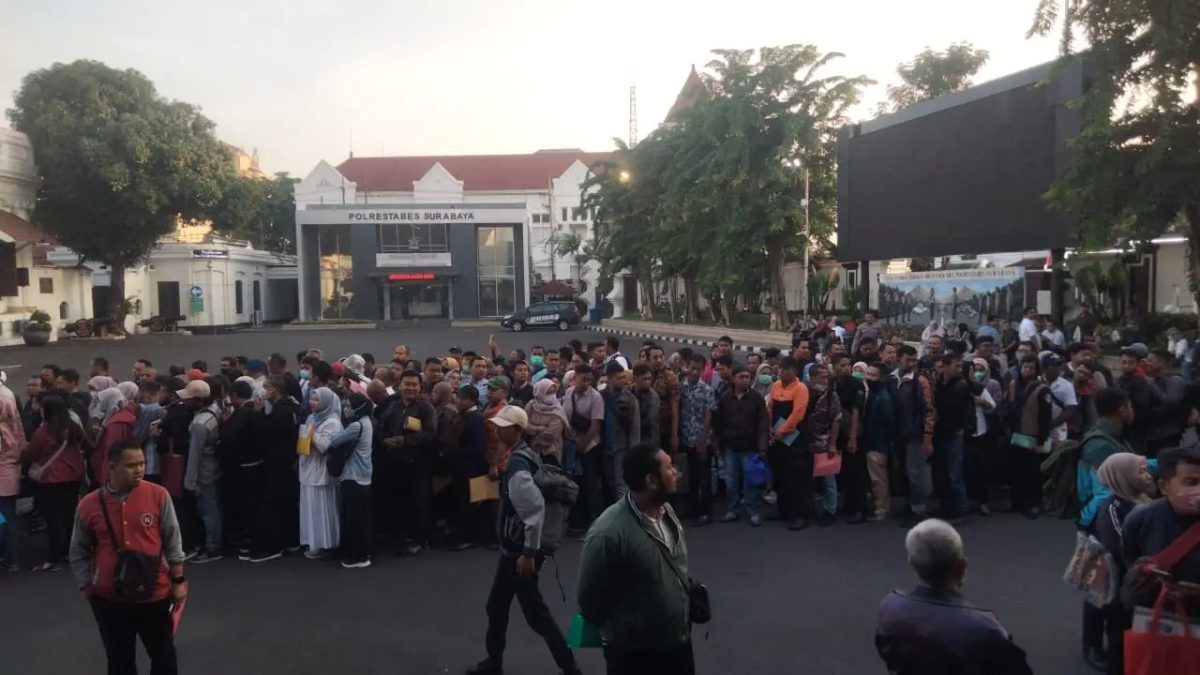 Antrean Pengurusan SKCK di Polrestabes Membludak, Warga Bisa Urus di Polsek hingga Siola