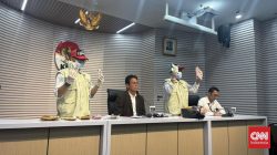 KPK Amankan Dokumen & Barang Elektronik dari Rumah Dinas Gubernur Riau