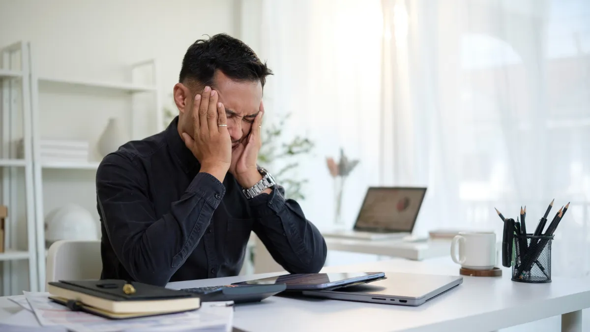 Dampak flexing digital terhadap mental finansial berupa kecemasan dan pengeluaran tidak terkontrol
